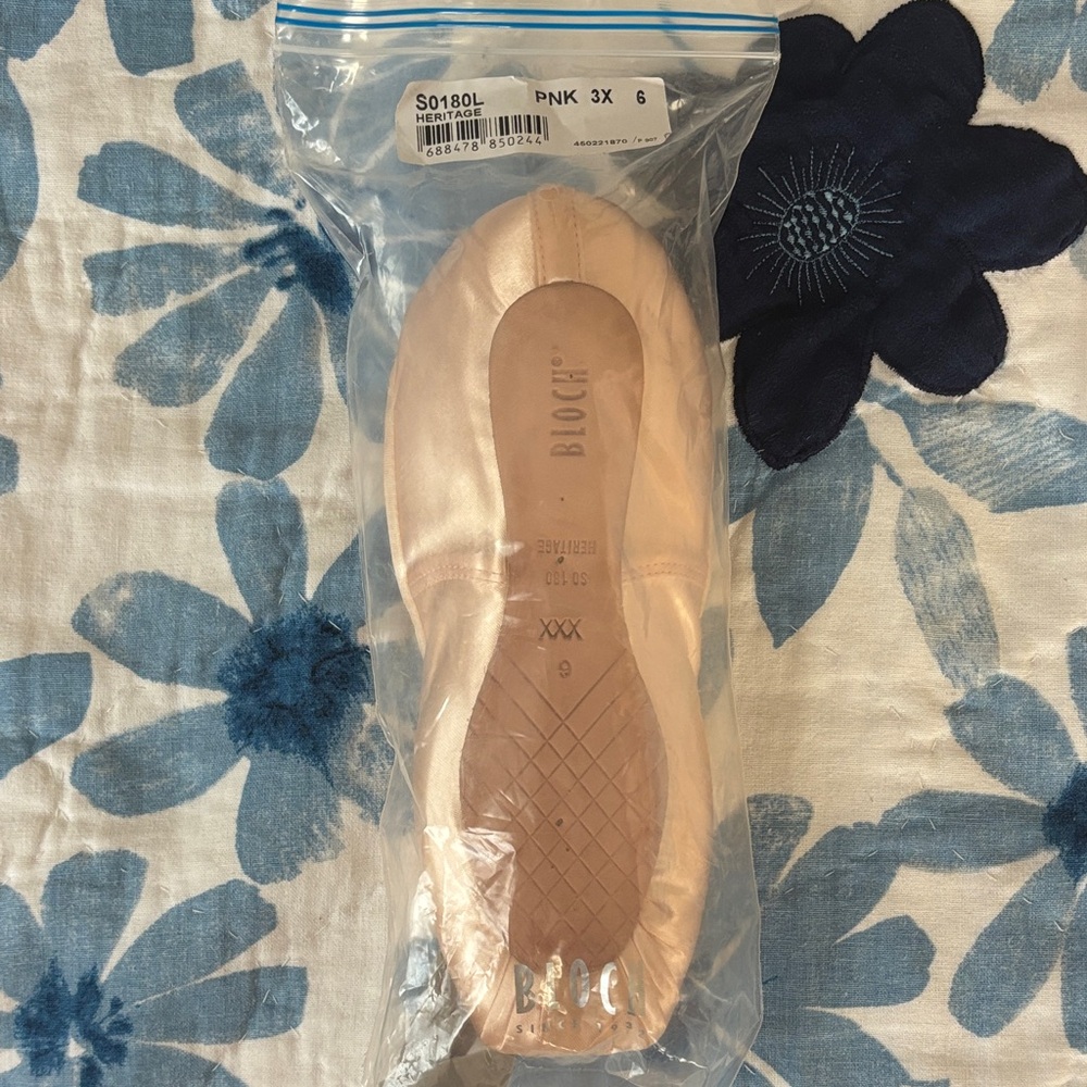 Bloch Women's Pointe Shoes size 6 XXX